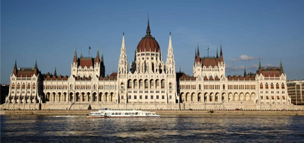 Morn Laser Macaristan Ofisi
